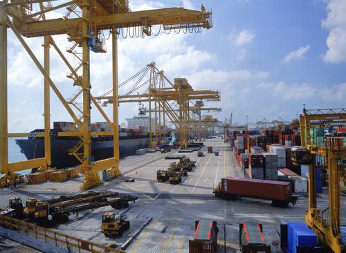 un port in plina desfasurare